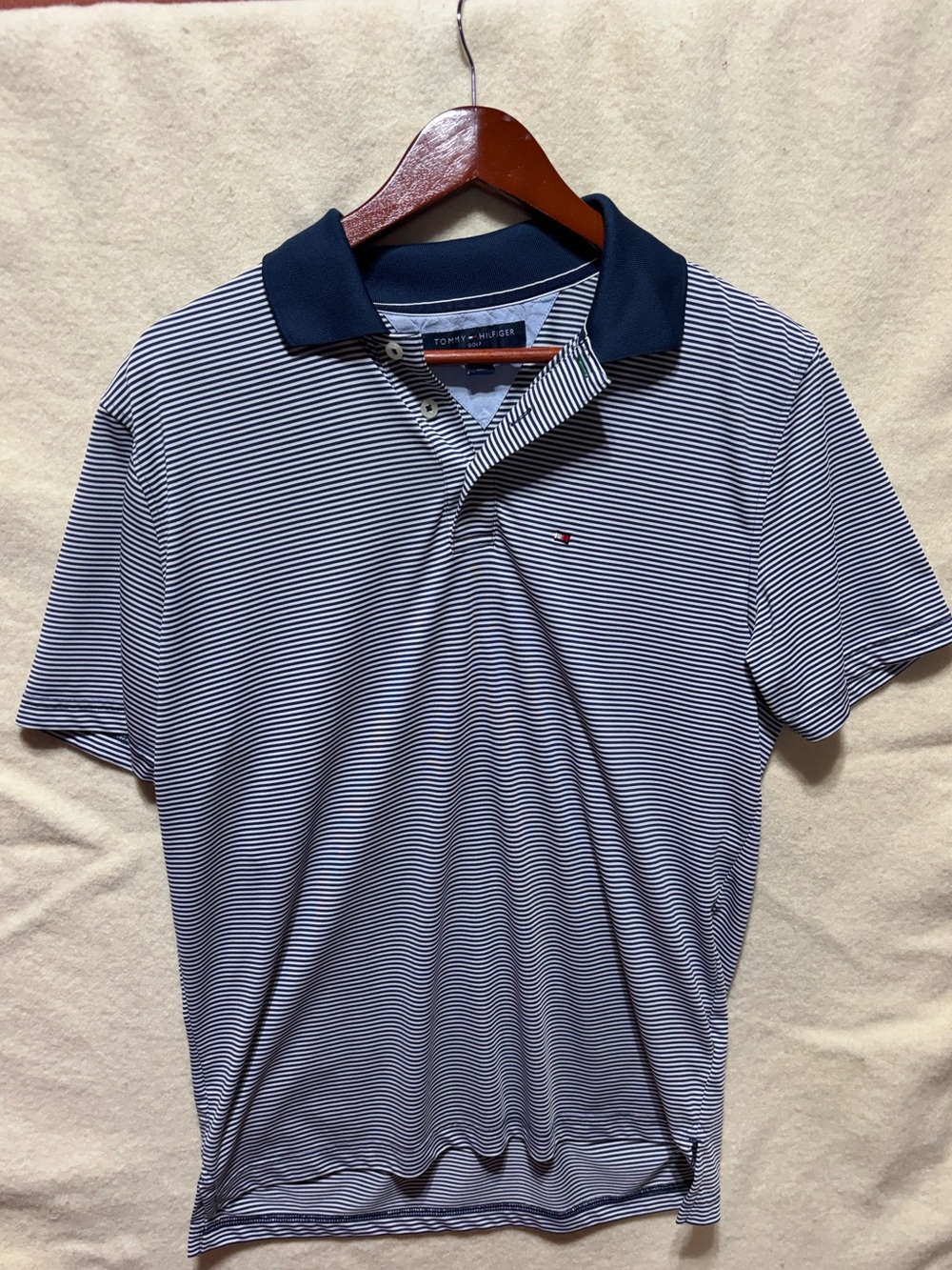 Tommy Hilfiger Golf Men’s Navy & White Striped Polo Shirt Size Medium golf shirt